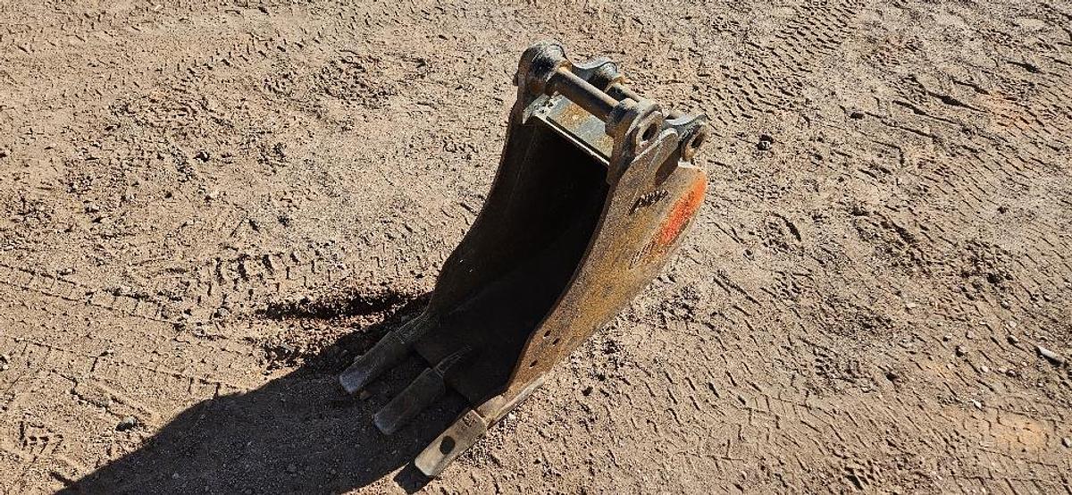 1' CAT MINI EXCAVATOR BUCKET thumbnail 4