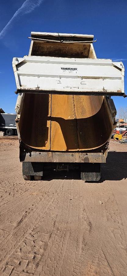 2008 Volvo Dump Truck thumbnail 17