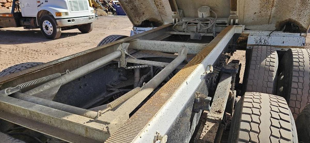 2008 Volvo Dump Truck thumbnail 19