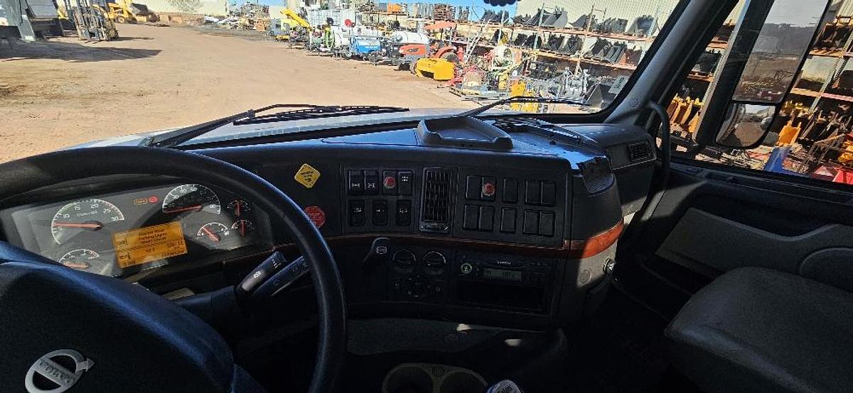 2008 Volvo Dump Truck thumbnail 22