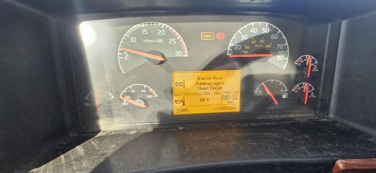 2008 Volvo Dump Truck thumbnail 23