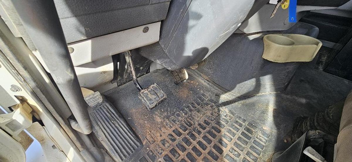 2008 Volvo Dump Truck thumbnail 28