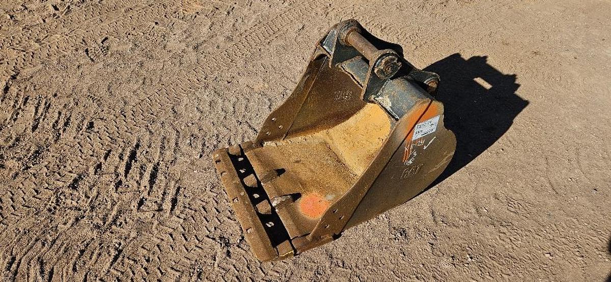 24" Mini Excavator Bucket thumbnail 3