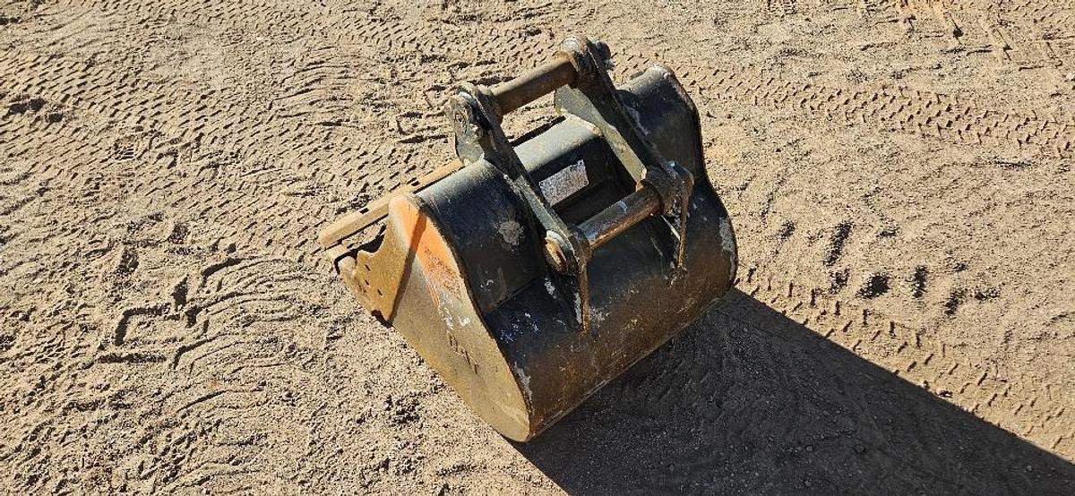24" Mini Excavator Bucket thumbnail 5