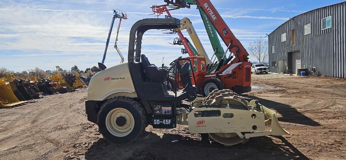 SHEEPS FOOT COMPACTOR