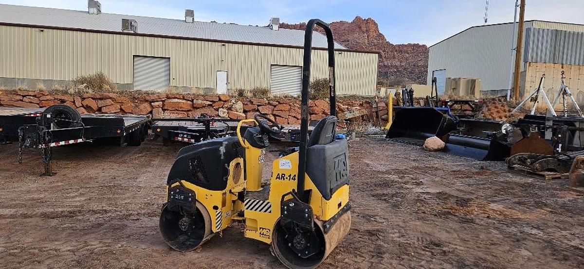 2015 Multiquip Double Drum Vibratory Roller Compactor thumbnail 2
