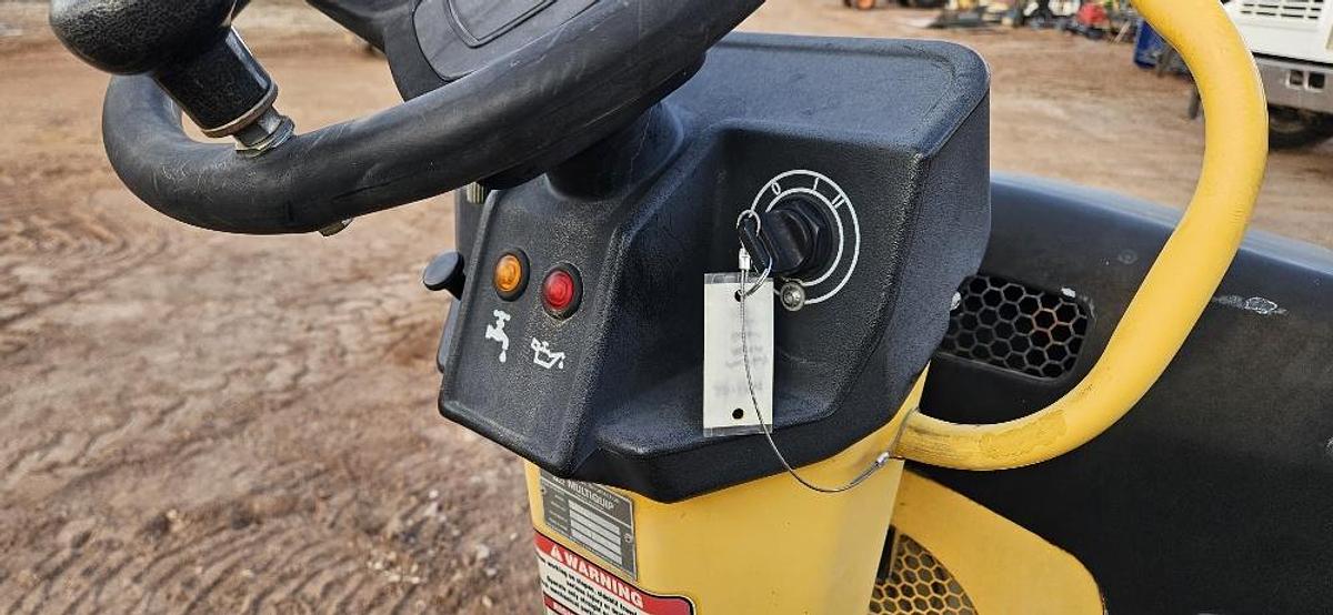 2015 Multiquip Double Drum Vibratory Roller Compactor thumbnail 11