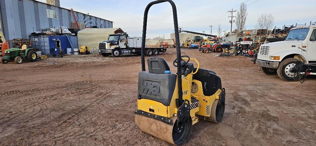 2015 Multiquip Double Drum Vibratory Roller Compactor thumbnail 4
