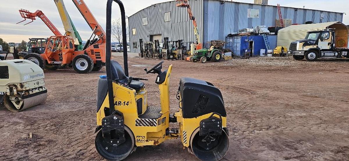 2015 Multiquip Double Drum Vibratory Roller Compactor thumbnail 6
