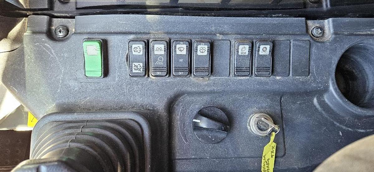 2021 Takeuchi Skid Steer thumbnail 14