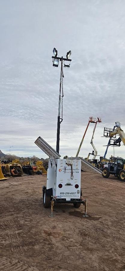 Solar Light Tower thumbnail 4