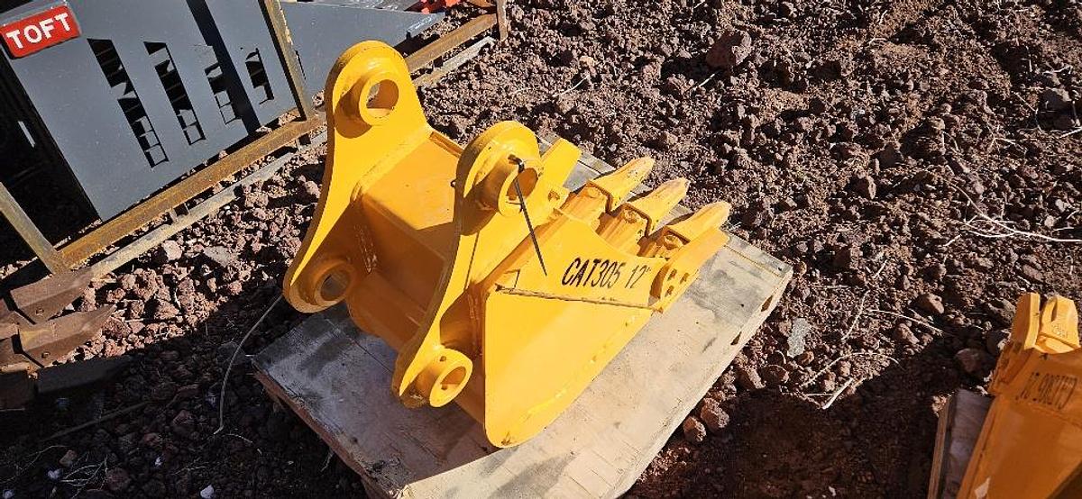 12" Mini Excavator Bucket thumbnail 2