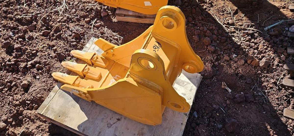 12" Mini Excavator Bucket thumbnail 3