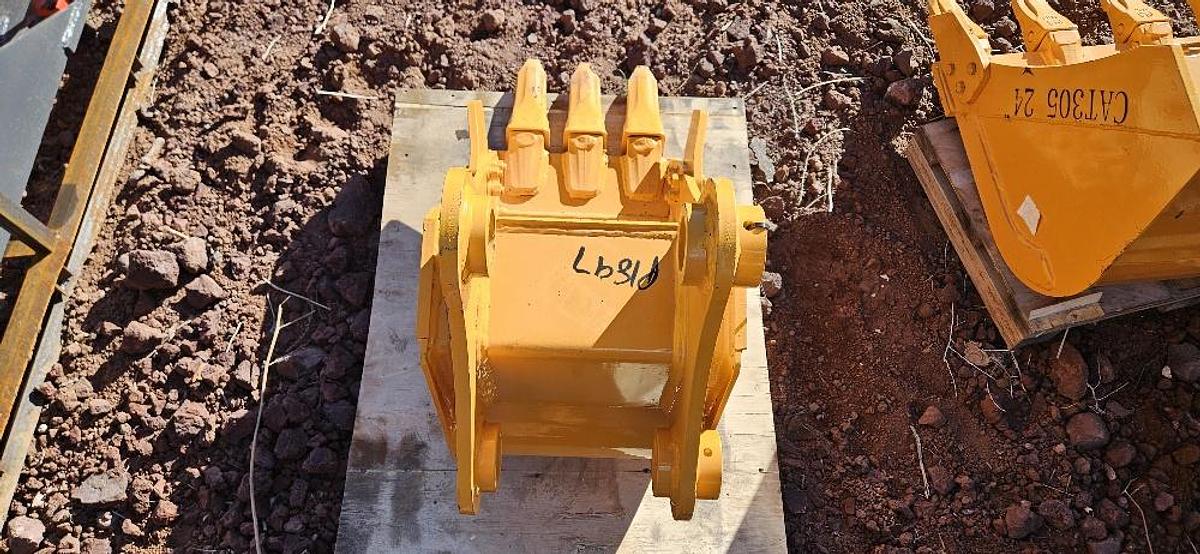 12" Mini Excavator Bucket thumbnail 4