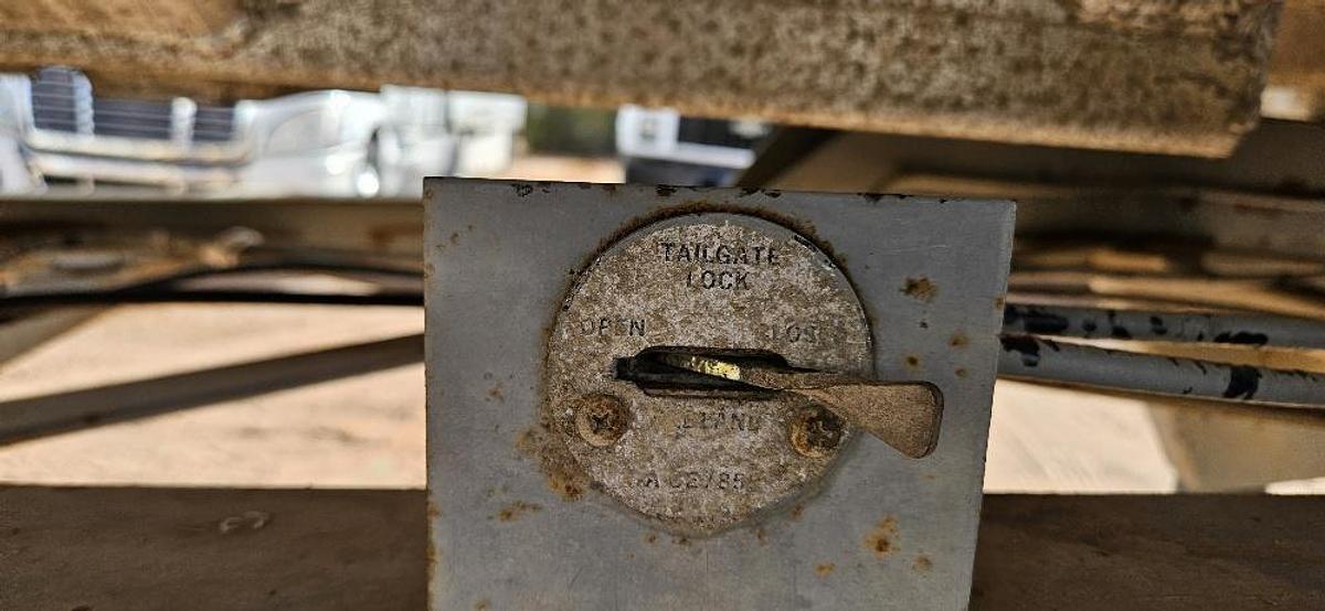 30' Dump Trailer thumbnail 8