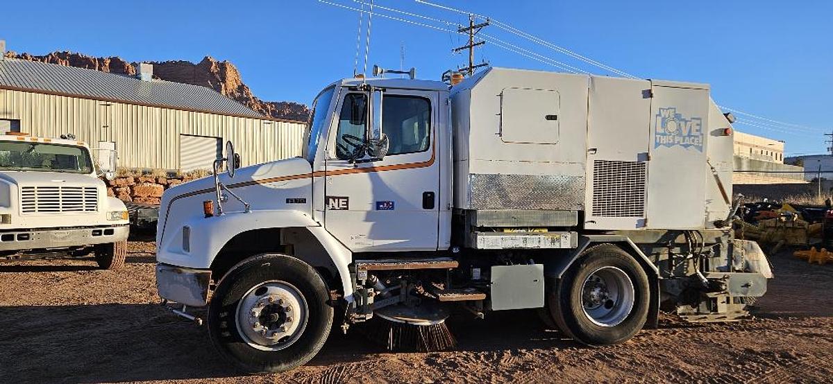 2004 Freightliner Sweeper Truck