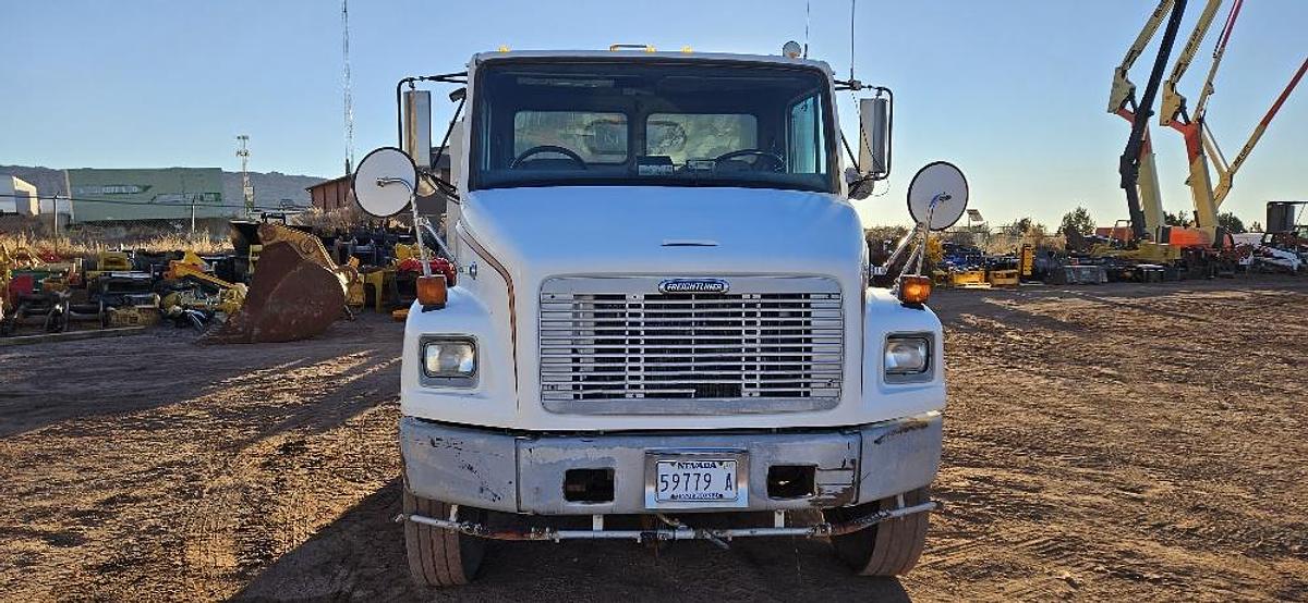 2004 Freightliner Sweeper Truck thumbnail 8