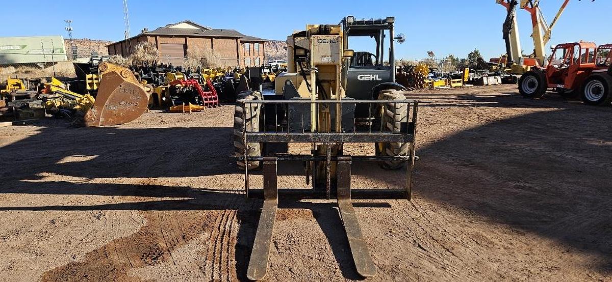 2015 Gehl Telehandler thumbnail 4