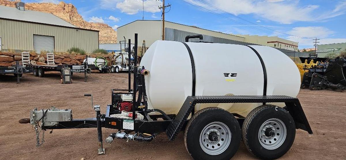 2021 800 Gallon Water Trailer