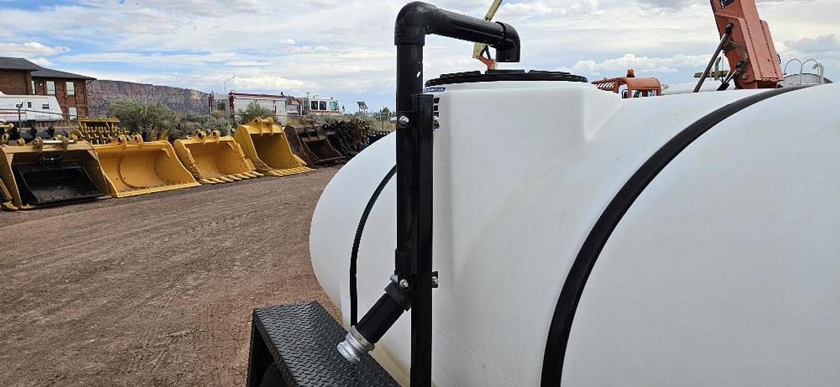 2021 800 Gallon Water Trailer thumbnail 17