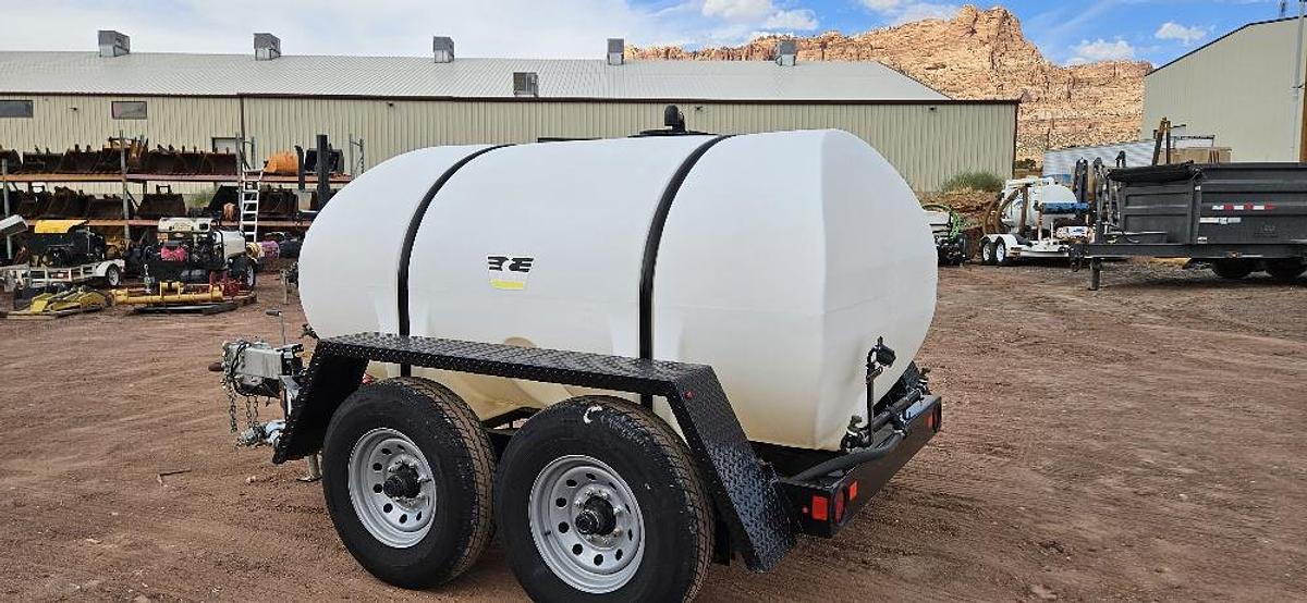 2021 800 Gallon Water Trailer thumbnail 3