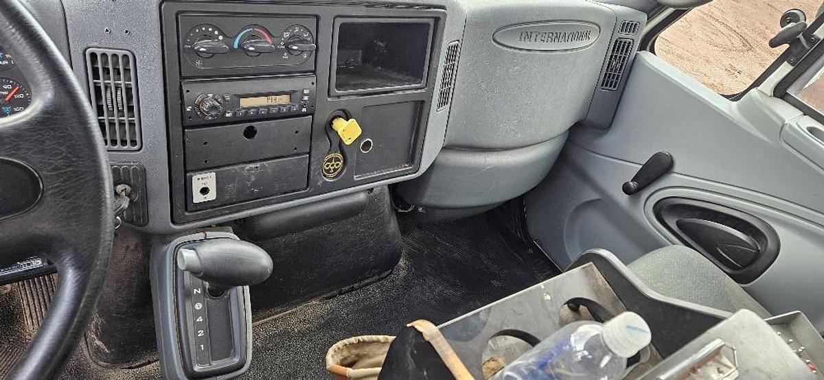 2003 International Crane Truck thumbnail 20