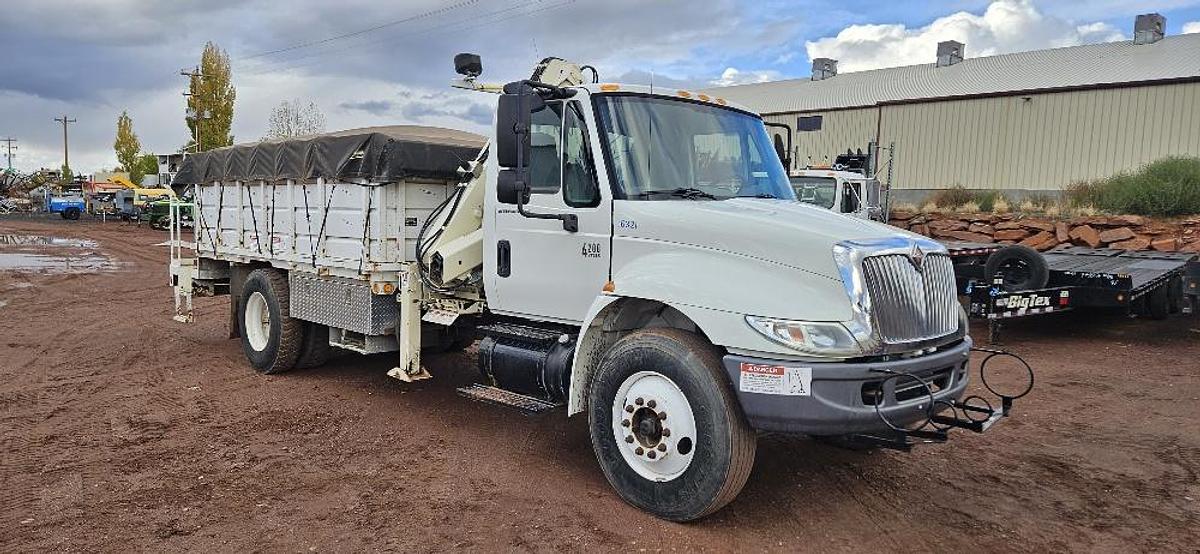 2003 International Crane Truck thumbnail 29