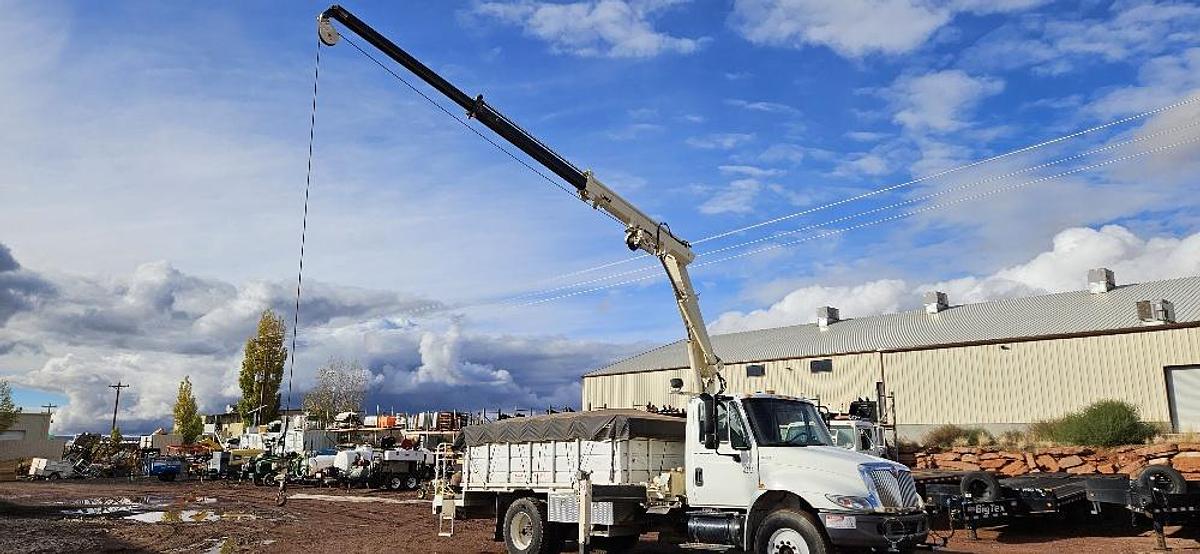 2003 International Crane Truck thumbnail 6
