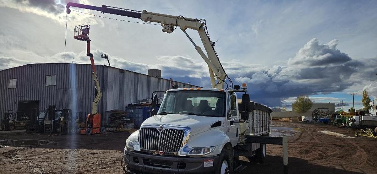 2003 International Crane Truck thumbnail 7