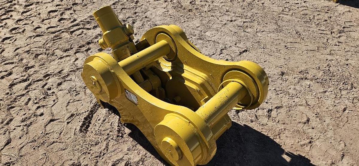 Excavator Hydraulic Quick Coupler thumbnail 3