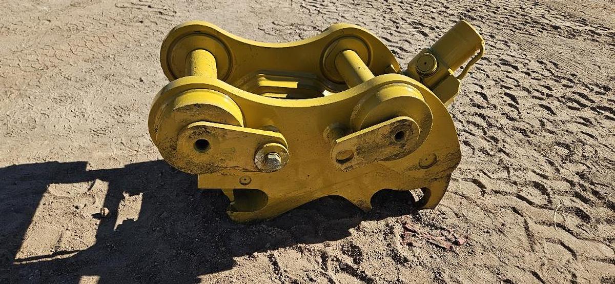 Excavator Hydraulic Quick Coupler thumbnail 5