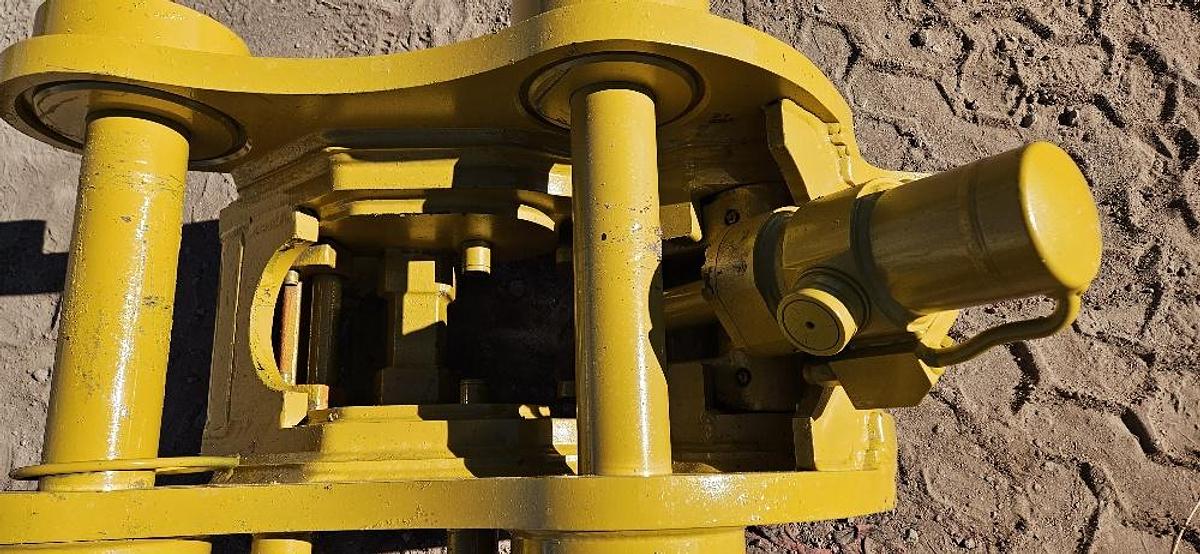 Excavator Hydraulic Quick Coupler thumbnail 7