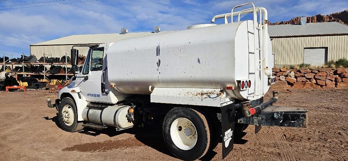2013 International 4300 Water Truck thumbnail 3