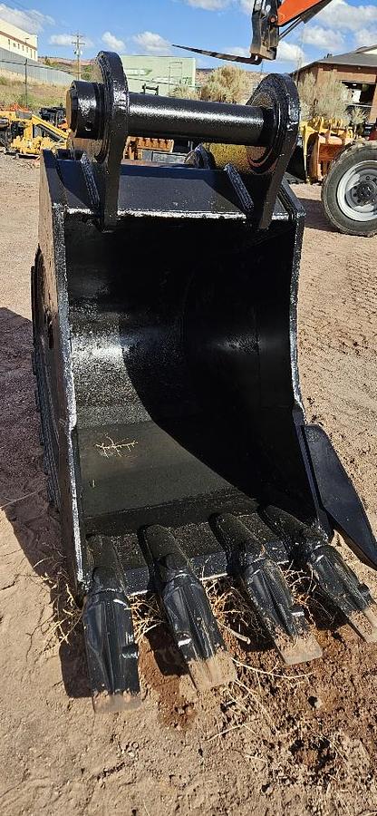 40" Excavator Bucket thumbnail 8