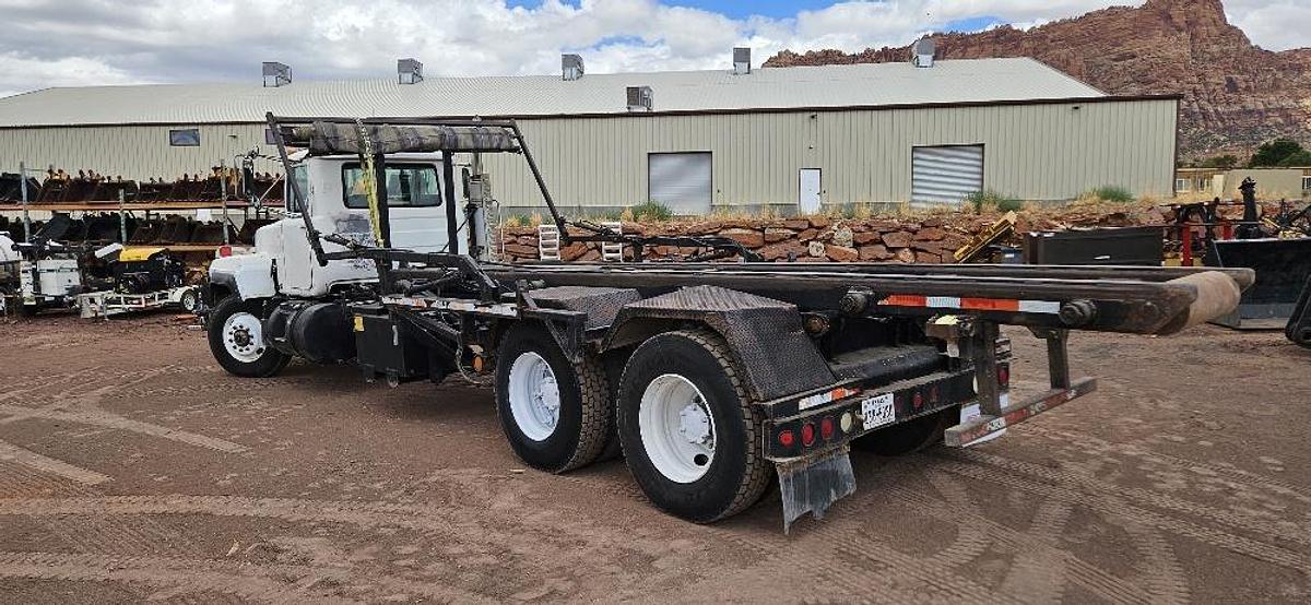 Mack Dumpster Truck thumbnail 2