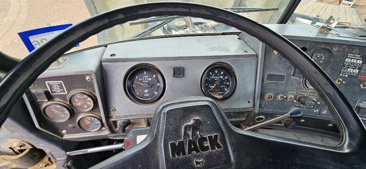 Mack Dumpster Truck thumbnail 15