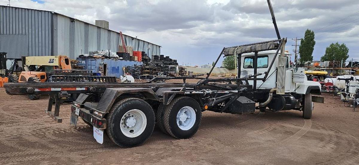 Mack Dumpster Truck thumbnail 4