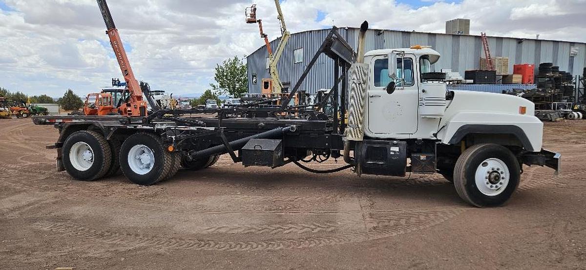 Mack Dumpster Truck thumbnail 5