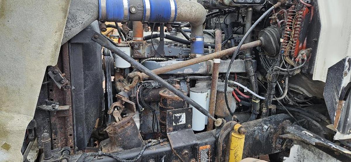 Mack Dumpster Truck thumbnail 10