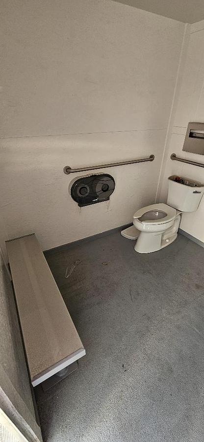 Bathroom Trailer thumbnail 17