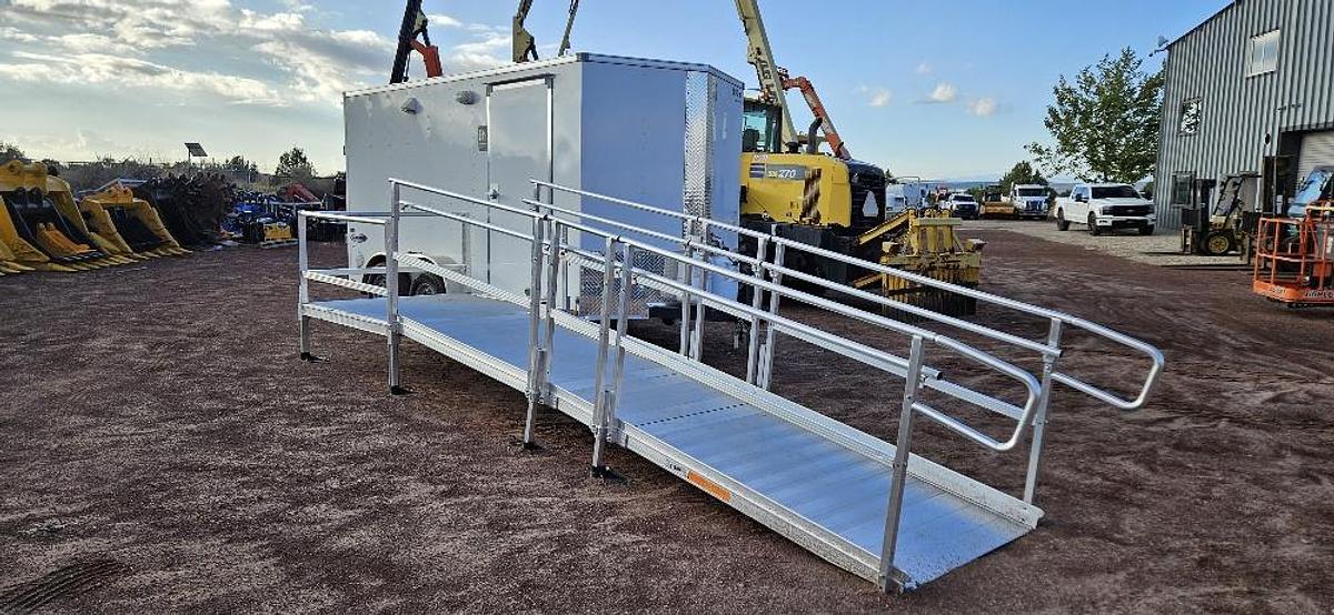 Bathroom Trailer thumbnail 20