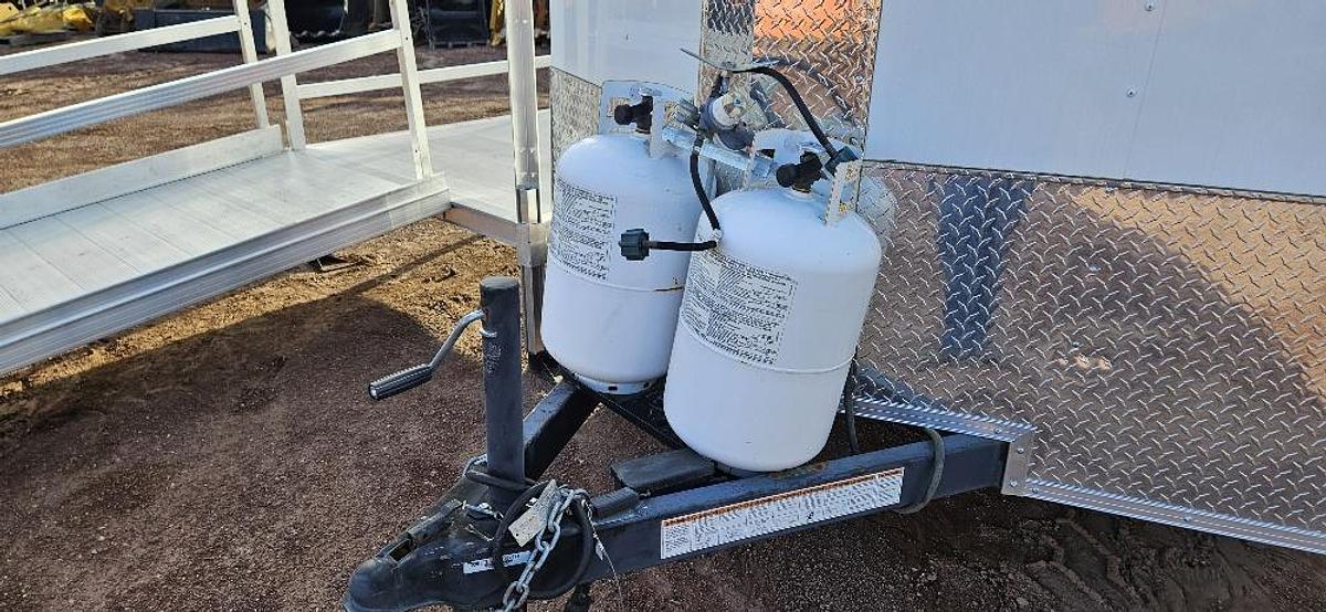 Bathroom Trailer thumbnail 8