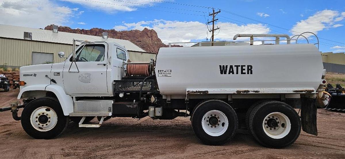 1985 Kodiak 3,000 Gallon Water Truck thumbnail 2