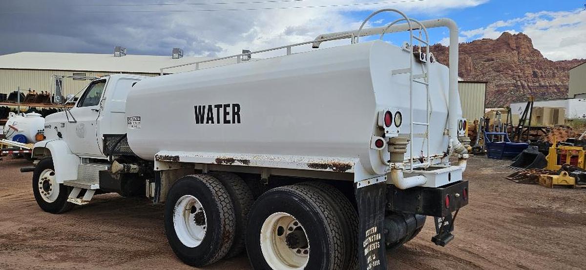 1985 Kodiak 3,000 Gallon Water Truck thumbnail 3