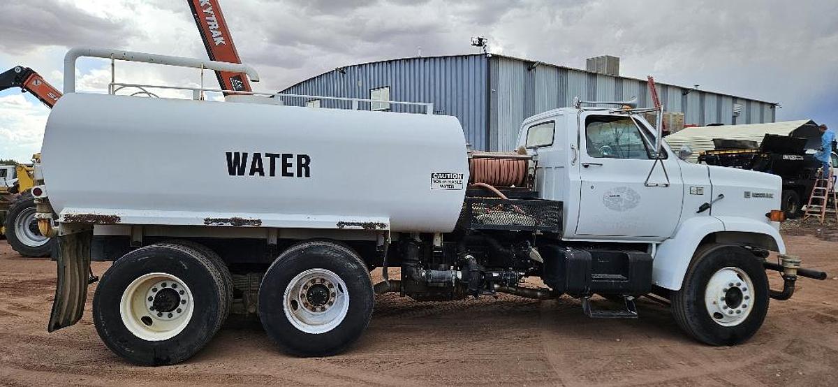1985 Kodiak 3,000 Gallon Water Truck thumbnail 6