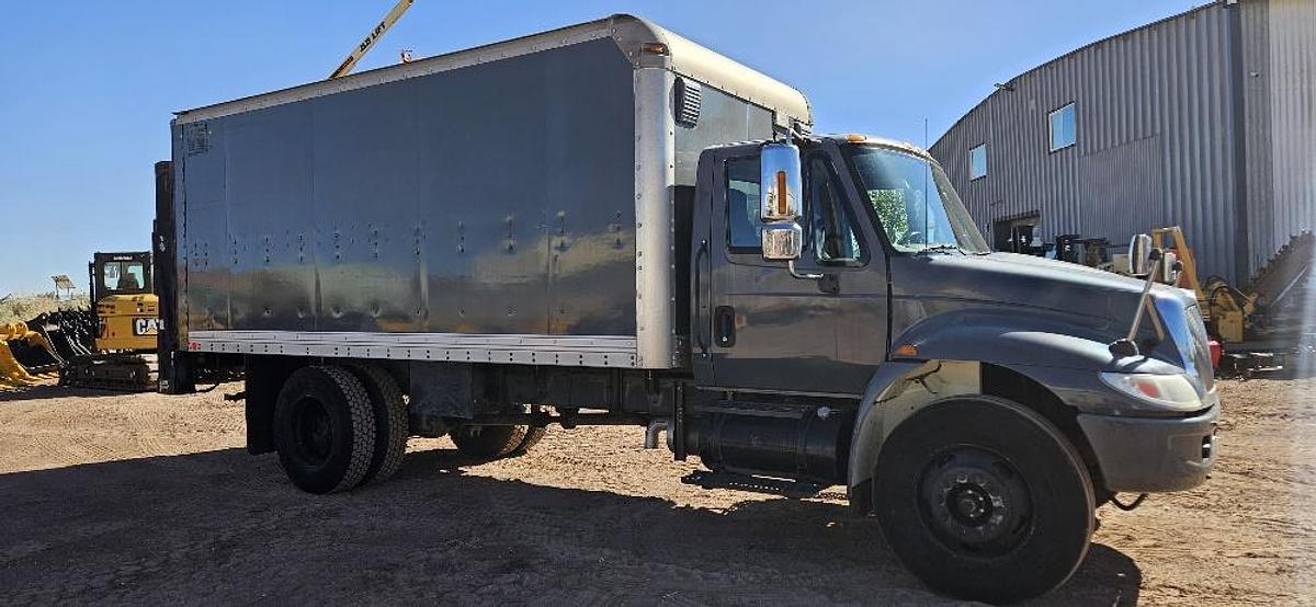 2005 International Box Truck thumbnail 3