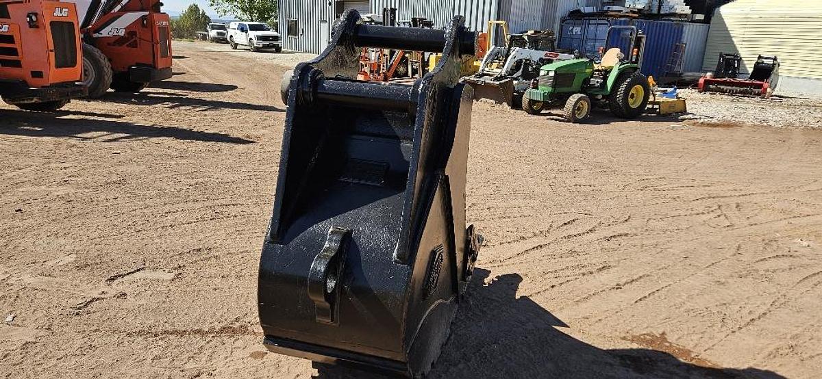 31" Excavator Bucket thumbnail 3
