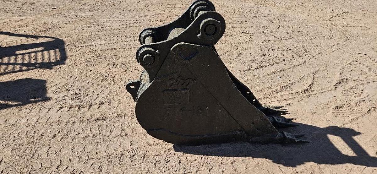 18" Excavator Bucket thumbnail 4