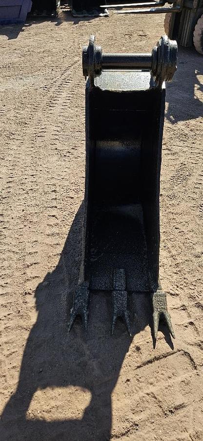 18" Excavator Bucket thumbnail 6
