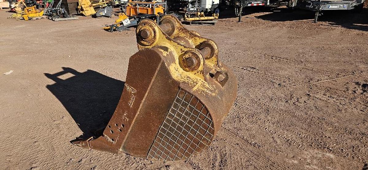 36" Excavator Bucket thumbnail 3